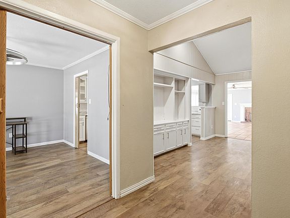 5th image of 3409 S Willis St