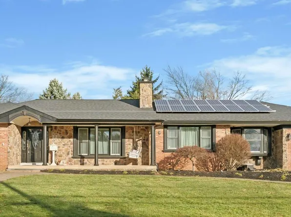 7 Village Dr W, Hamilton, NJ 08620