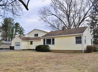 239 Pinewood Dr, Schenectady, NY 12303