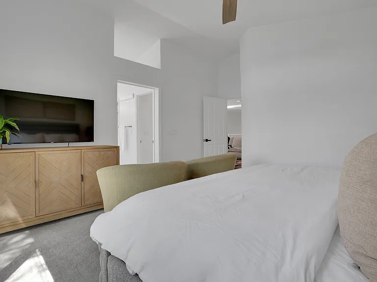 E Lakeshore Dr — Photo 17