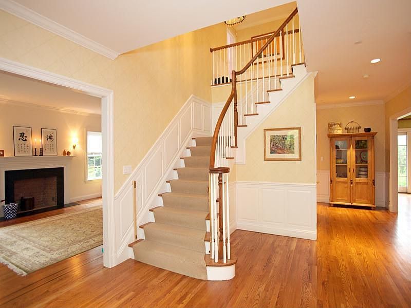 Sunnyridge colonial on private road