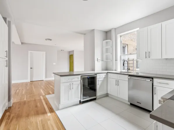 811 Walton Avenue image 4 of 10