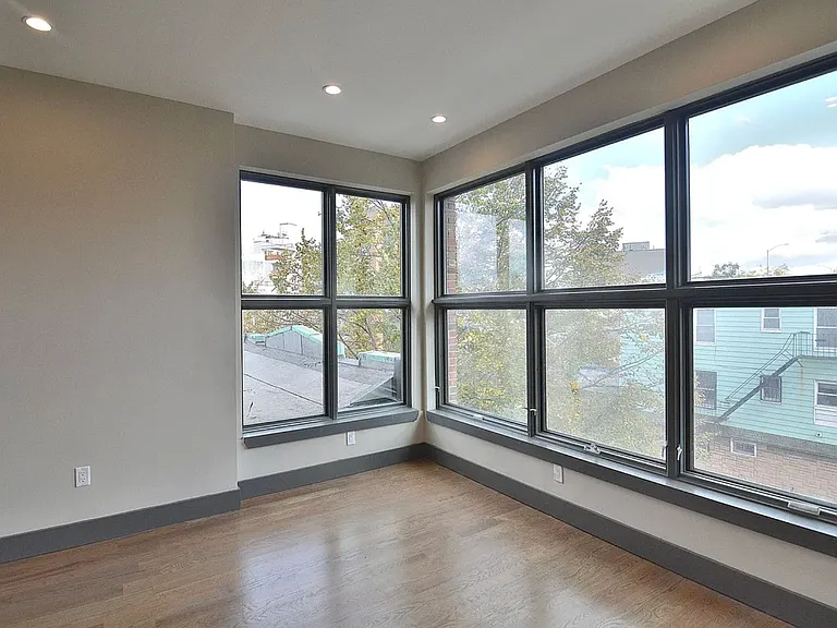 417 Manhattan Ave #2A — Photo 2
