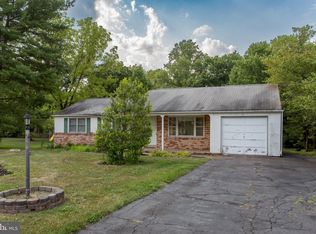 21 Neshaminy Dr, Ivyland, PA 18974