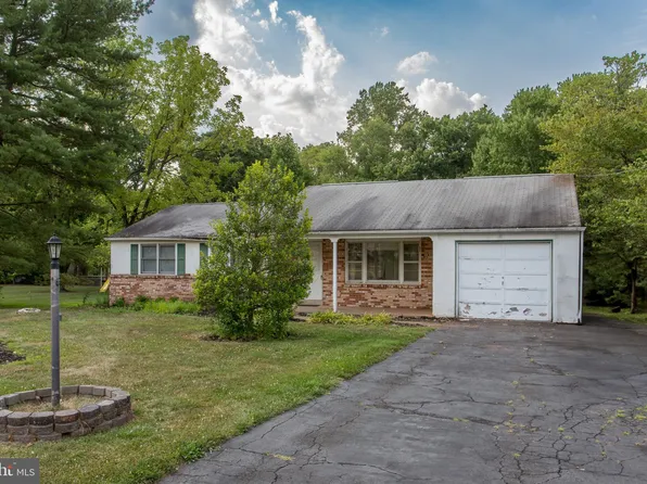 21 Neshaminy Dr, Ivyland, PA 18974