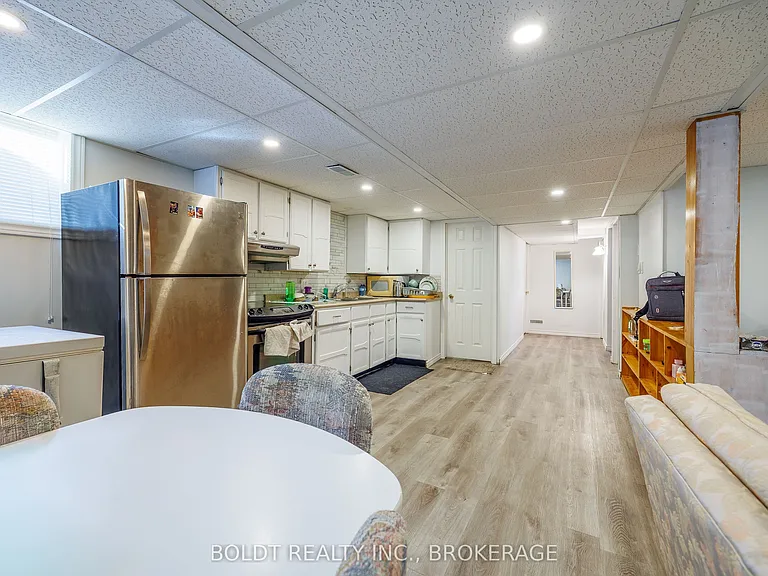 126 Elma St — Photo 5