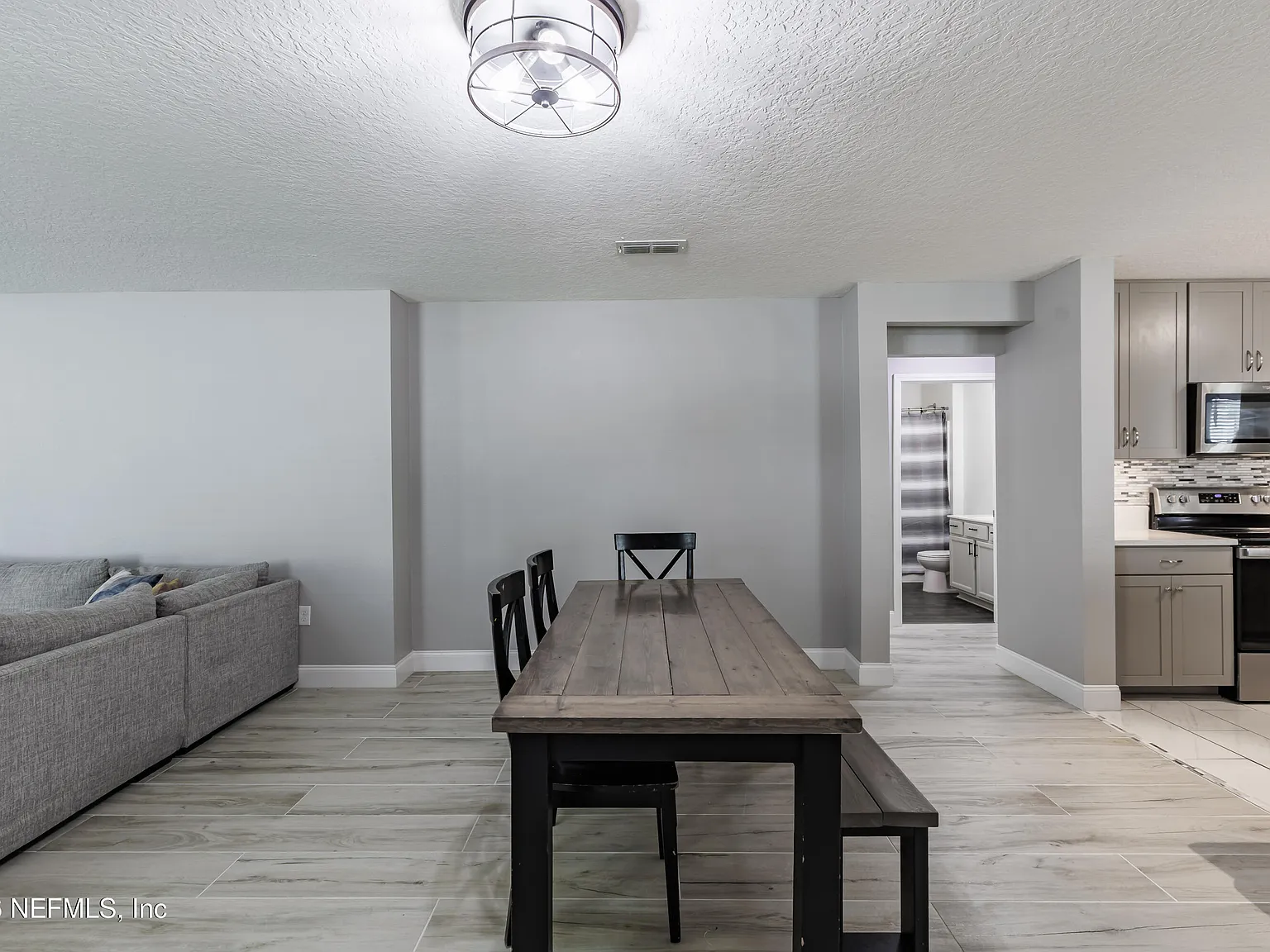 3 bed, 2.0 bath, 1849 sqft, $2,050 — Photo 3