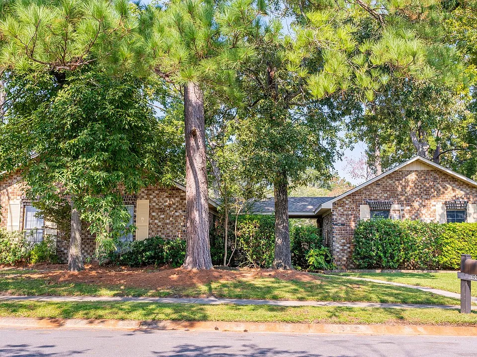 1004 Colonial Pines Dr