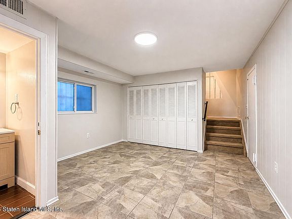 4th image of 327 Mountainview Ave