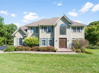 17 Amy Ln, New Windsor, NY 12553