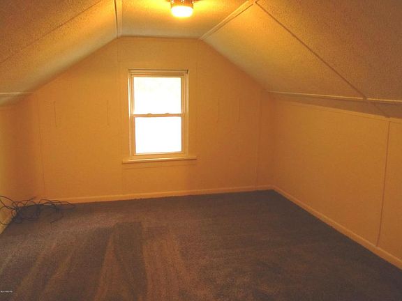4th image of 1036 White Ave NW