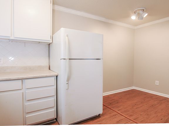 Eat-In Kitchen with pantry