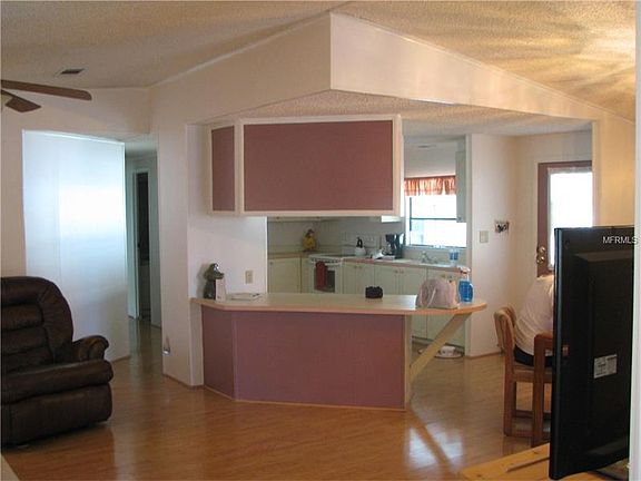 4th image of 127 Kensington Park Dr