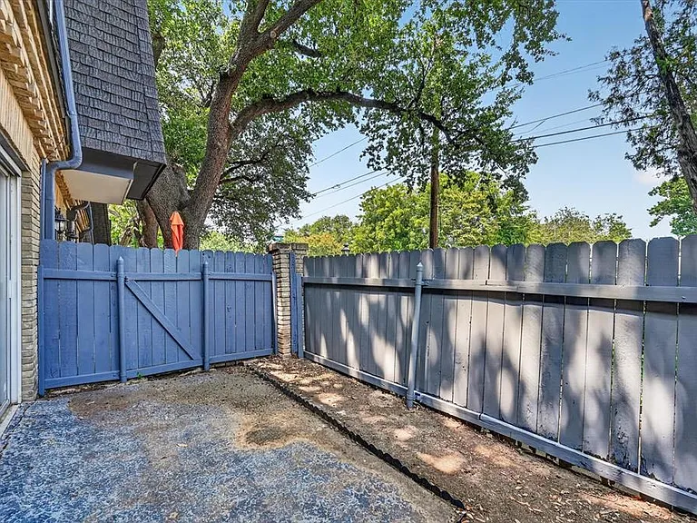 5033 Cedar Springs Rd — Photo 30