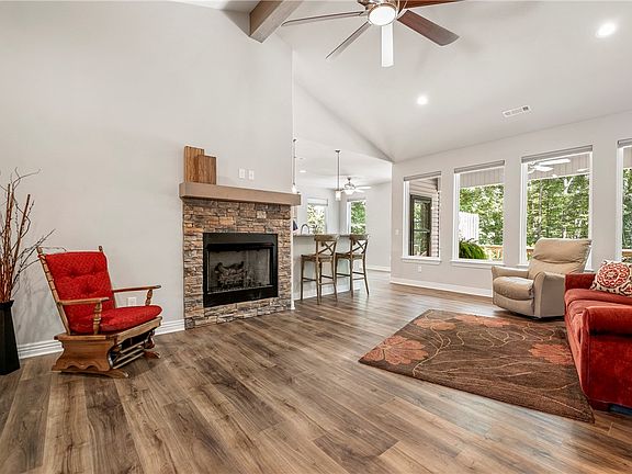 4th image of 3 Kirkdouglas Ln