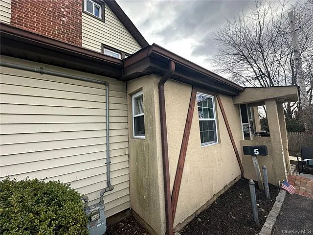 6 Florence Ave — Photo 7