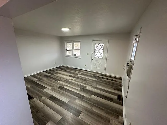 517 Drury Ln — Photo 3