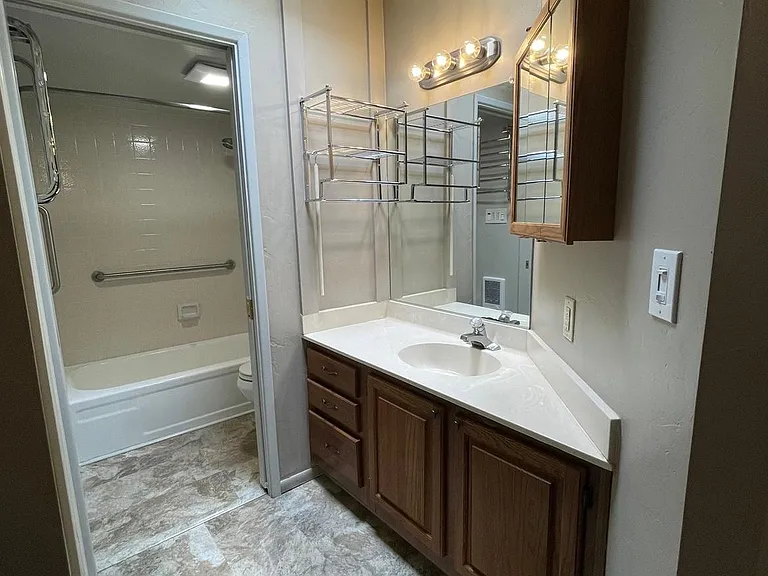 333 W Leroux St #A5 — Photo 12