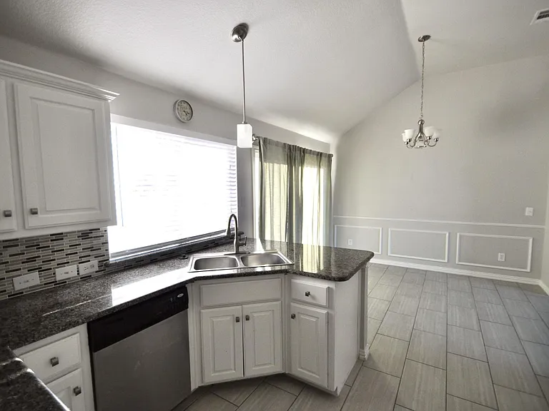 10817 Red Cedar Dr — Photo 9