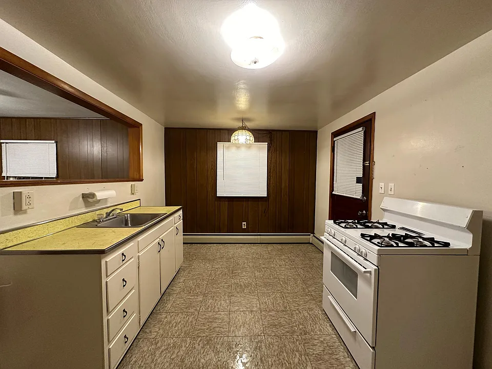 428 4th Ave #2