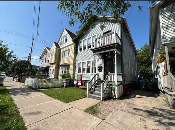 1709 N Astor St #A, Milwaukee, WI 53202