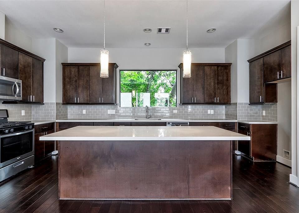 Entire Kitchen