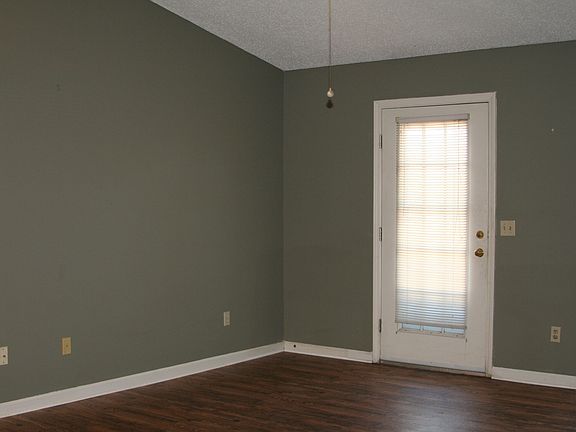 3rd image of 1413 Southern Gardens Dr