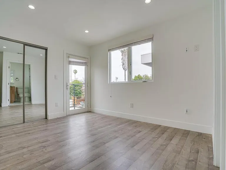 2300 Carmona Ave — Photo 42