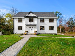 5 Lee Ave, Wilmington, MA 01887