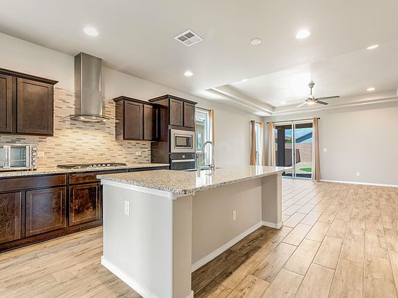5th image of 2443 Camrose Rd NE