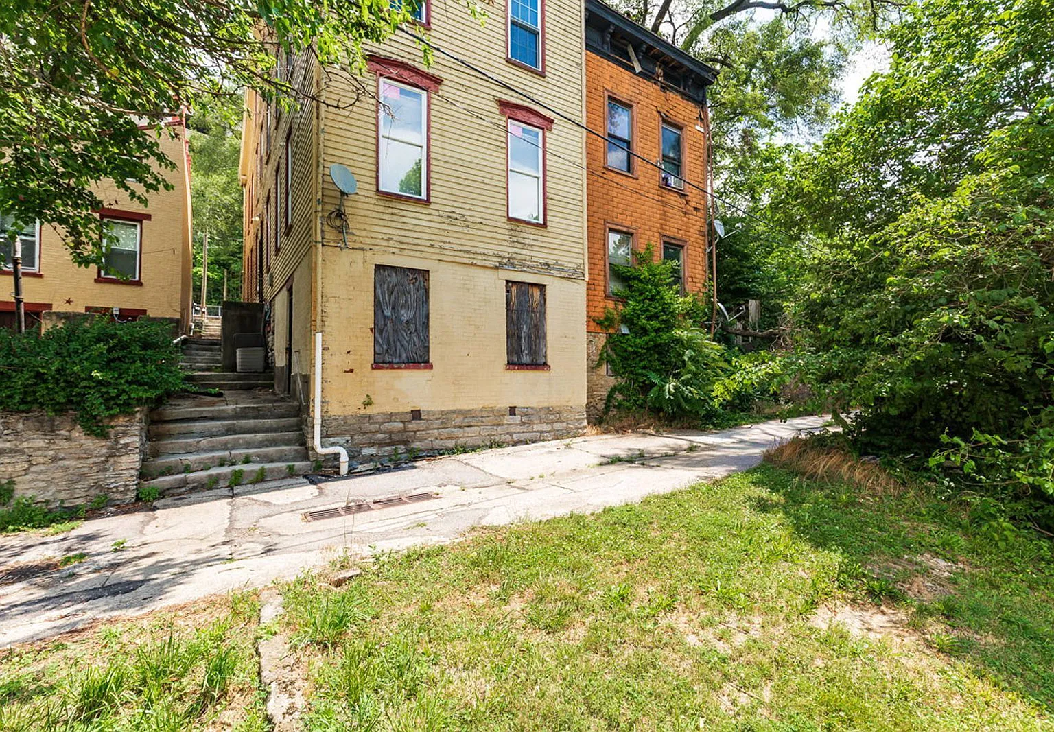 2 bed, 1.0 bath, $1,020 — Photo 2