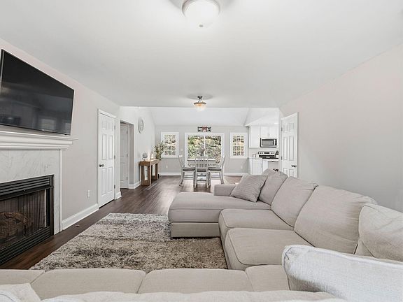 3rd image of 10071 Fortune Ridge Rd