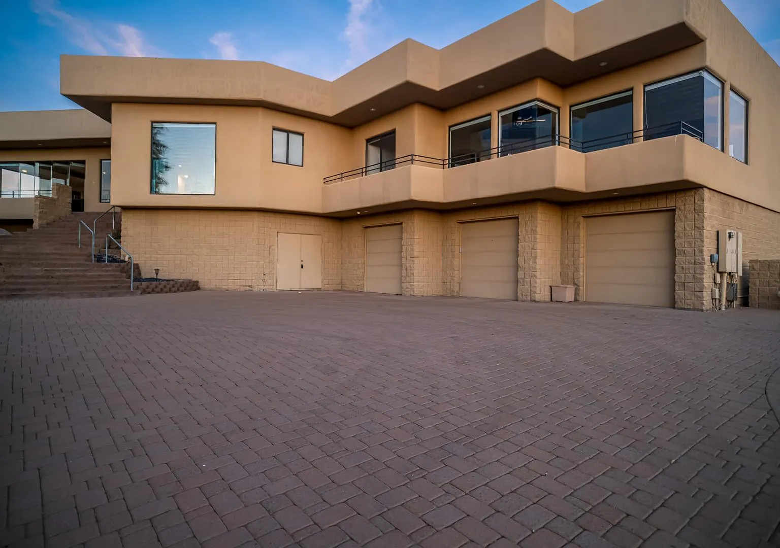 4 bed, 3.5 bath, 4980 sqft, $8,900 — Photo 4