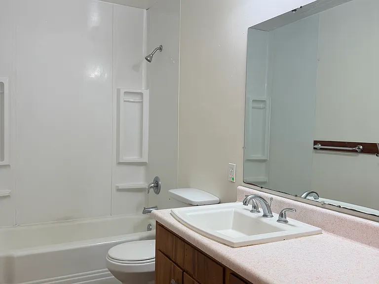 539 W Crest Dr #6 — Photo 3
