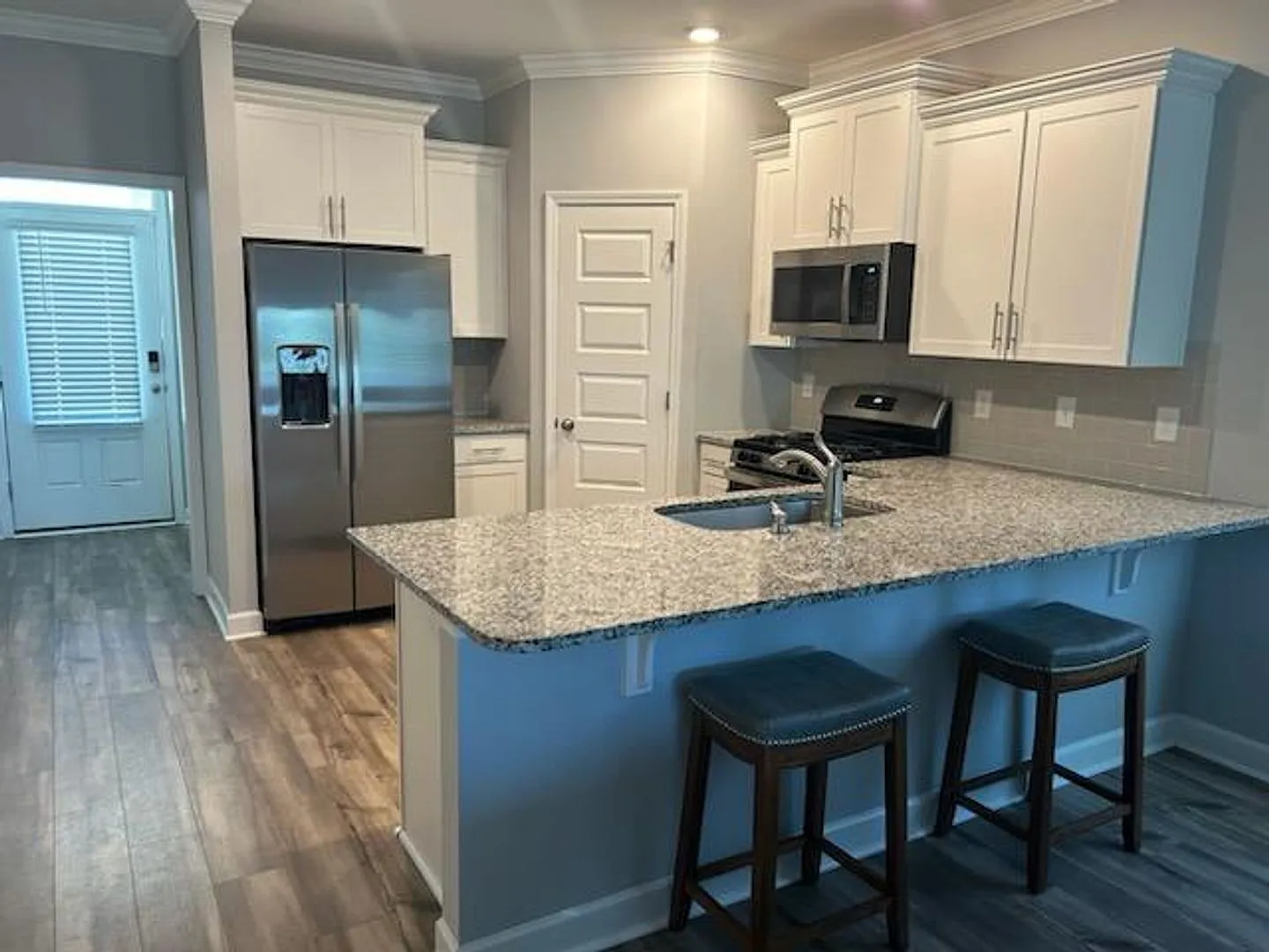 4 bed, 2.5 bath, 1876 sqft, $2,295 — Photo 3
