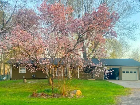5034 W 48th St, Fremont, MI 49412