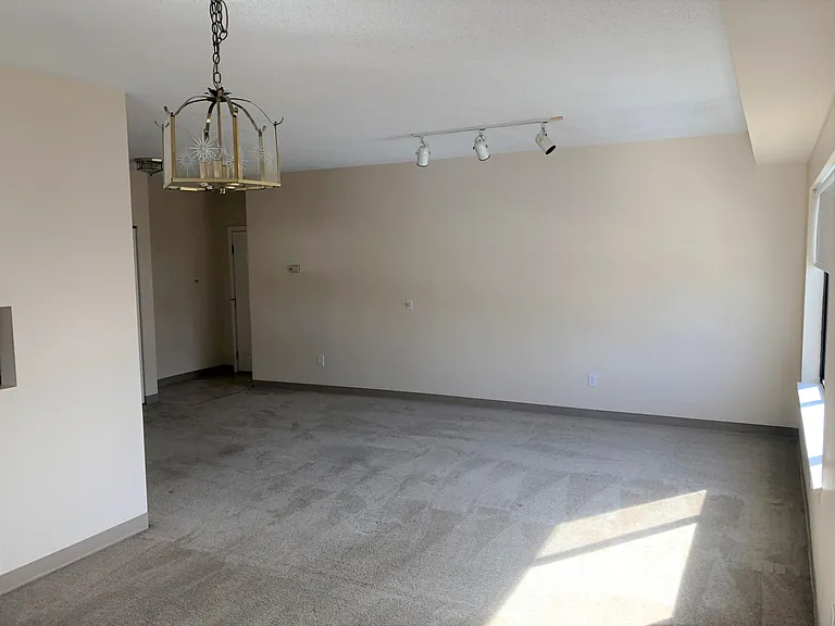 142 Van Zandt Ave #301 — Photo 2