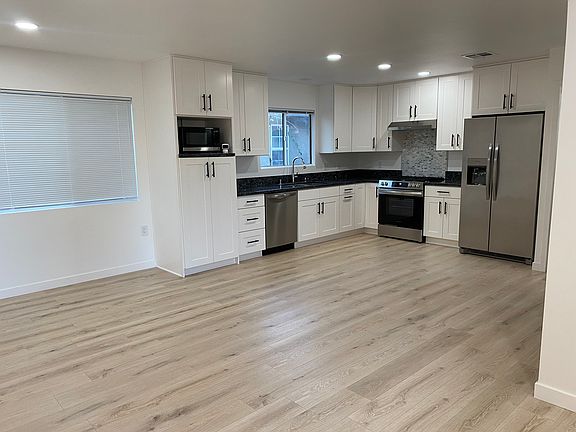 2nd image of 24223 Arch St #1/2