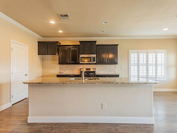 5th image of 3902 Oporto St