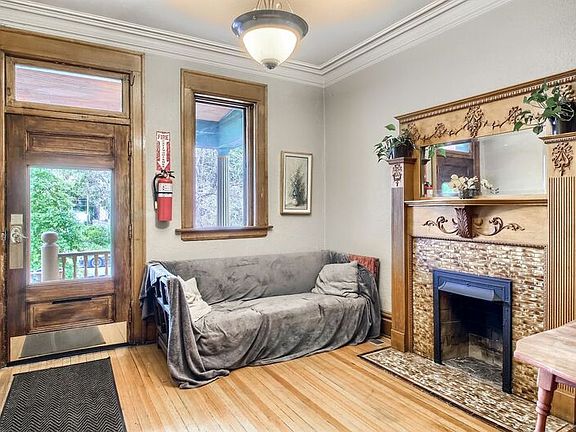 3rd image of 1530 Gaylord St #3