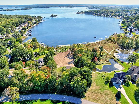 3rd image of Bay View Dr