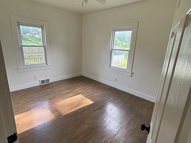 2103 Warner Ave — Photo 8