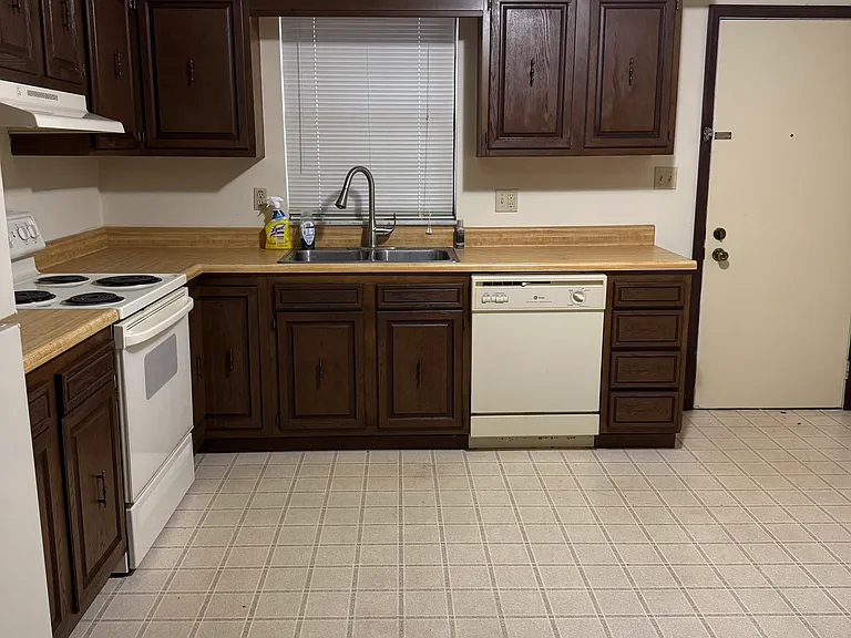 8 Garden Ln #C — Photo 5