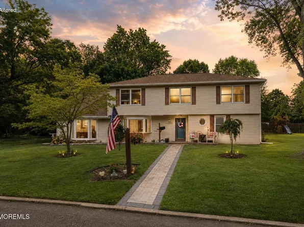 14 Carriage Road N, Hazlet, NJ 07730