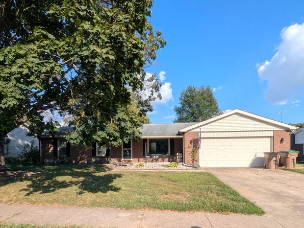 2823 Fox Pointe Dr, Columbus, IN 47203