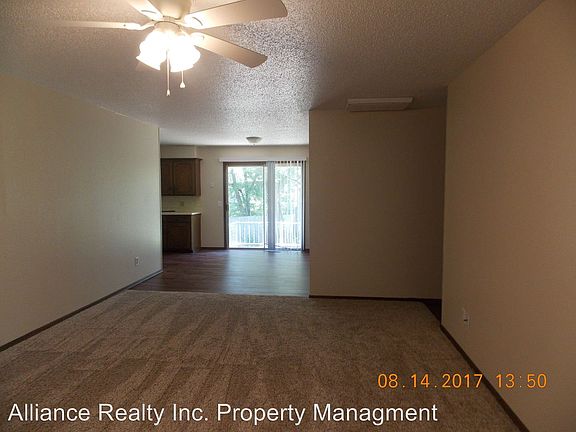2nd image of 214 E Willow Pl