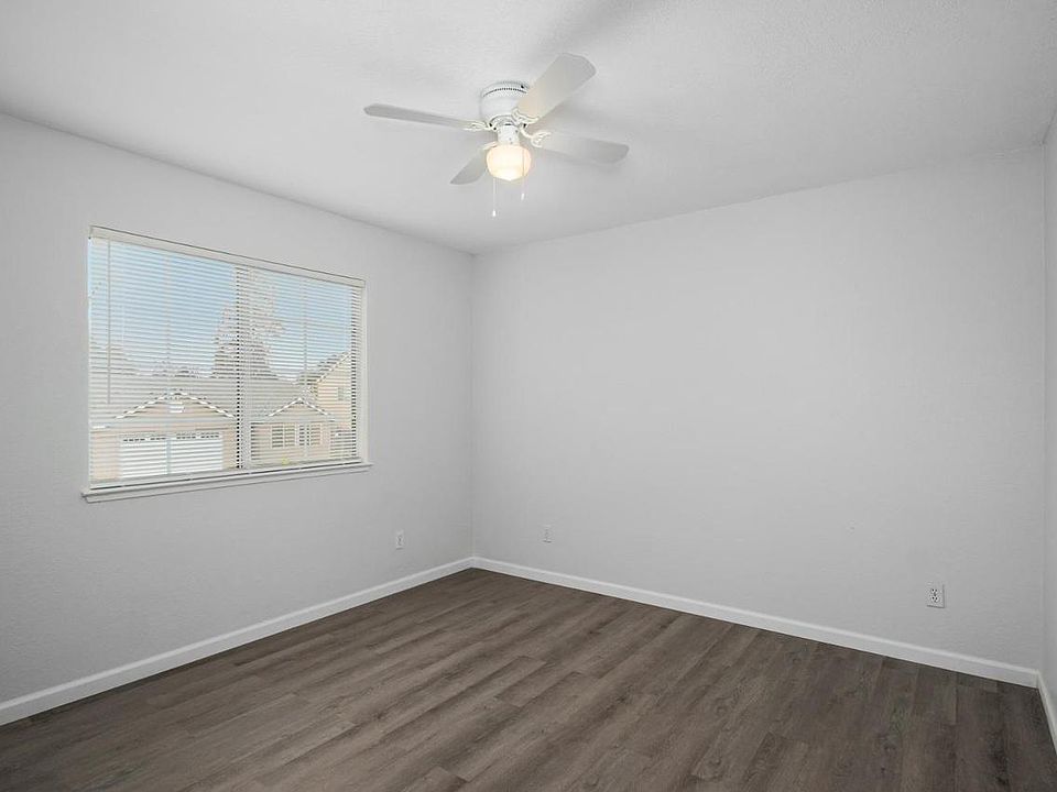 2nd image of 2005 Middleberry Rd