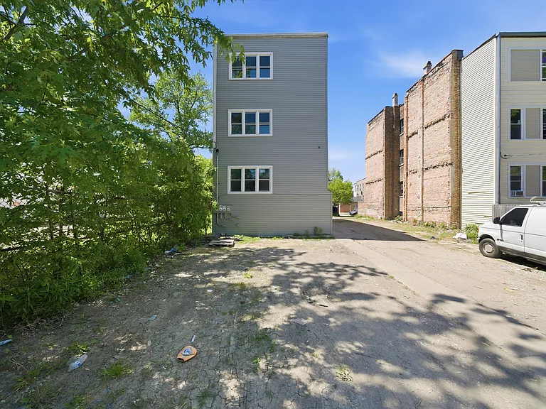 541 N Lawndale Ave — Photo 27