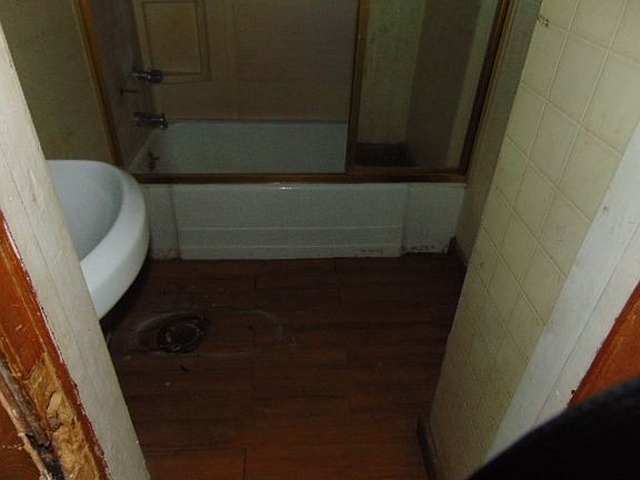 4th image of 8113 S Coles Ave