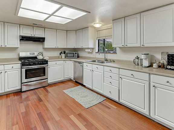4th image of 6763 Eastmont Dr